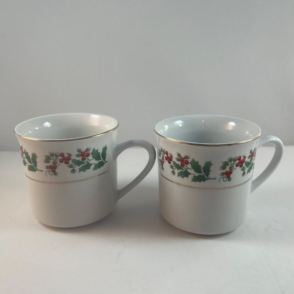 Gibson Everyday Holiday Gold Cups Saucers Holly Berries Lot of 4 Sets - Picture 8 of 16